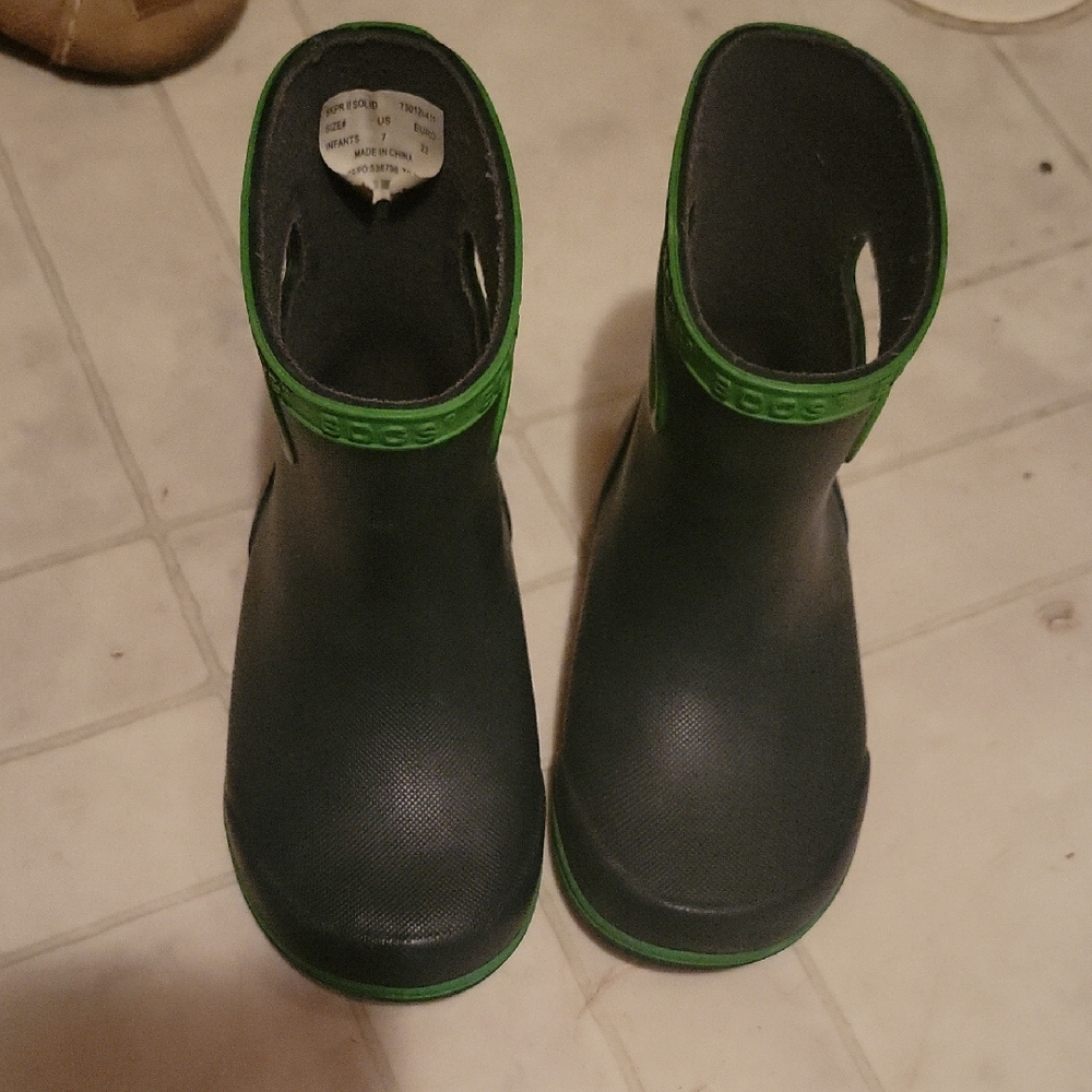 Bogs Dark Green and Black Rain Boots